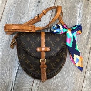 Auth Louise Vuitton chantilly PM